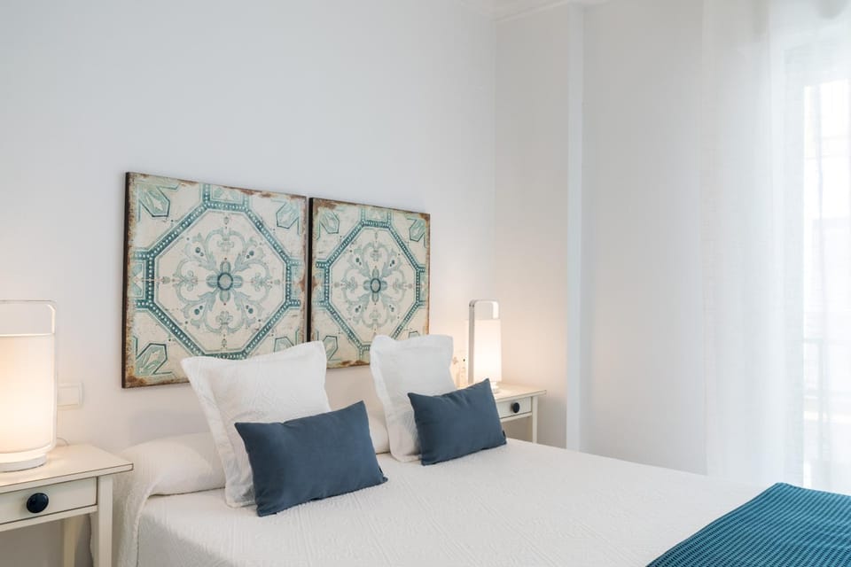 Bed, Decorative detail, Bedroom