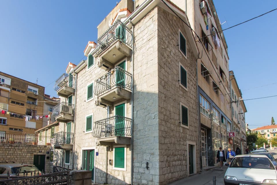 Property building, Location