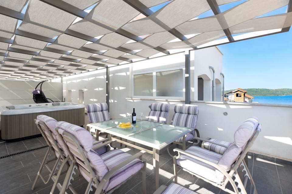 Patio, Day, Natural landscape, View (from property/room), Balcony/Terrace, Seating area, Dining area, Sea view