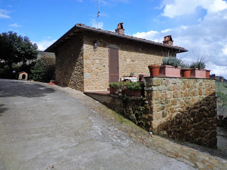 Facade/entrance, Balcony/Terrace
