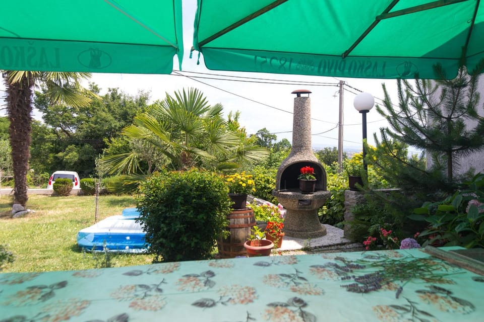 Patio, BBQ facilities