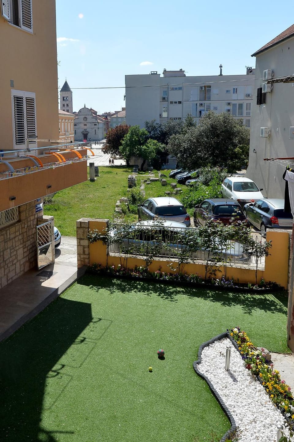 Garden view, Street view