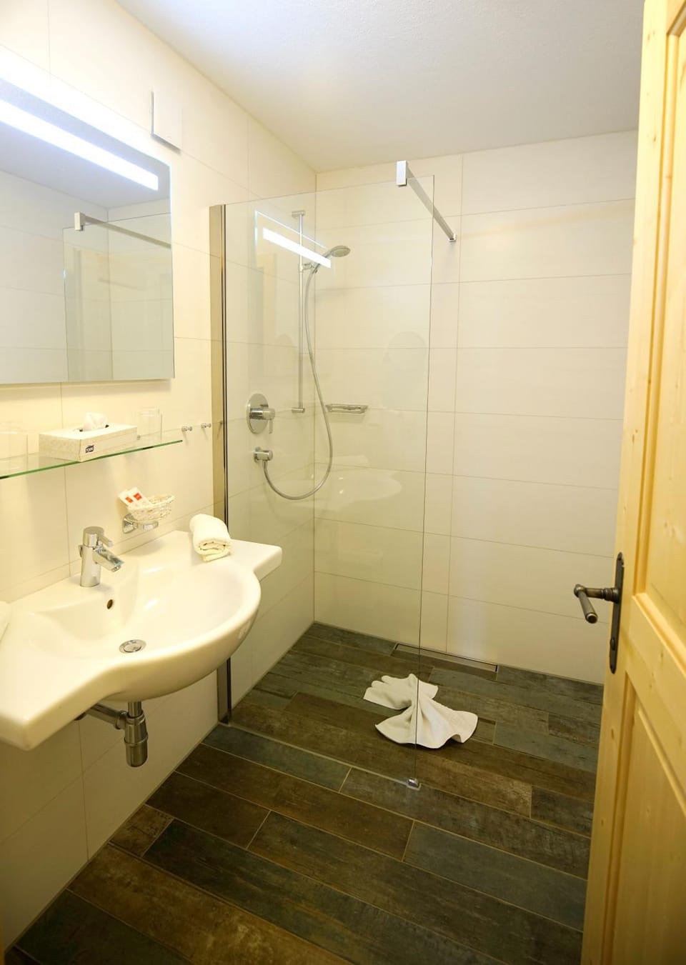 Shower, Bathroom, towels