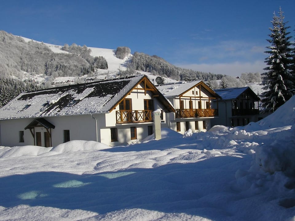 Property building, Facade/entrance, Day, Winter
