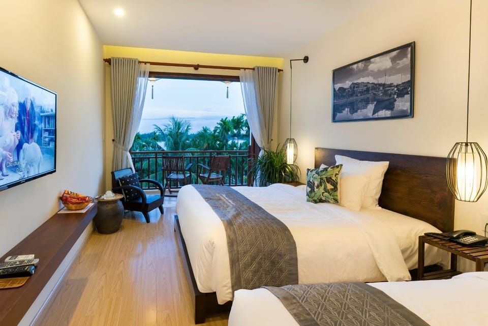 Balcony/Terrace, Photo of the whole room, Decorative detail, Bedroom, Landmark view, River view