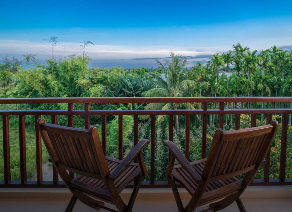 Patio, Day, Natural landscape, View (from property/room), Balcony/Terrace