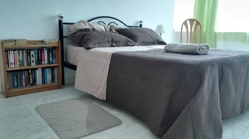Photo of the whole room, cot