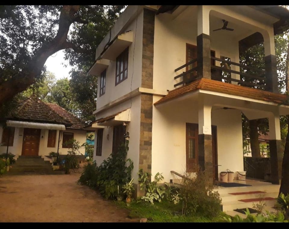 ABRU'S Holidays International Travelers Bed and Breakfast in Alappuzha