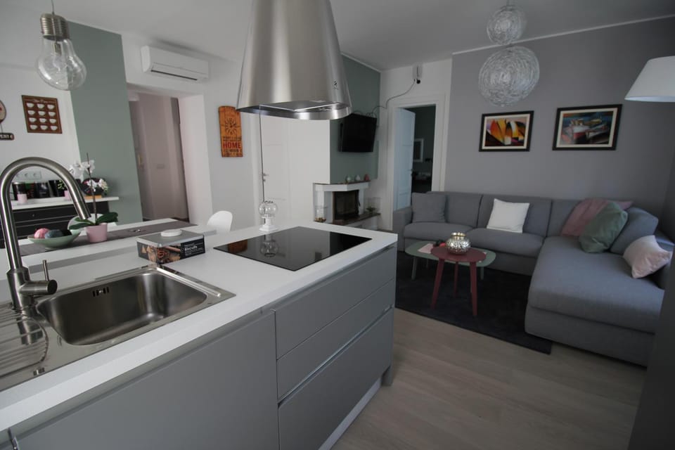 Kitchen or kitchenette, Living room