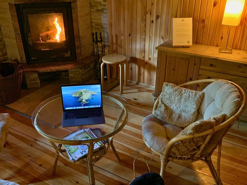 Living room, fireplace, fireplace