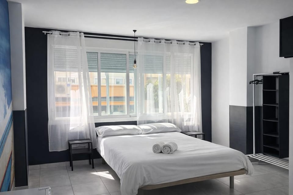 SolRoom (plz. La Nogalera) Bed and Breakfast in Torremolinos