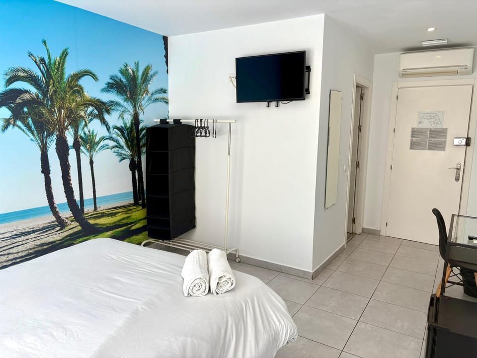SolRoom (plz. La Nogalera) Bed and Breakfast in Torremolinos