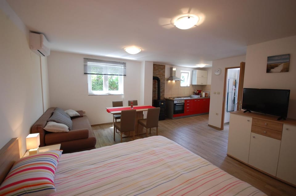 Living room, Dining area, Bedroom