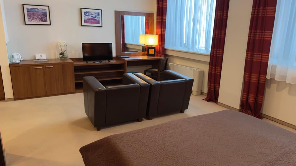 TV and multimedia, Photo of the whole room, Seating area
