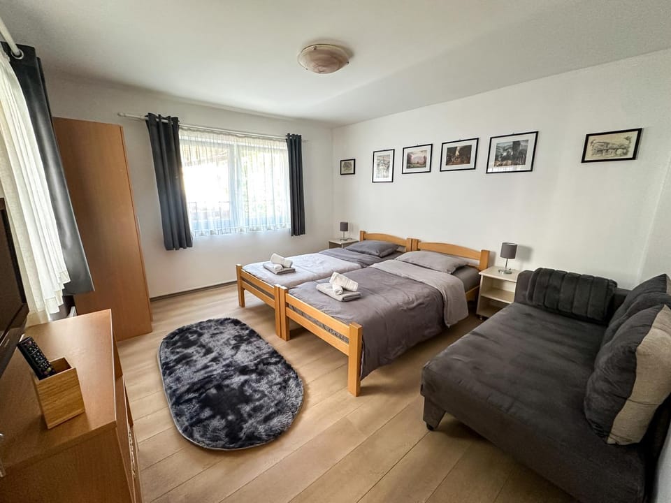 Bed, Photo of the whole room, Bedroom, towels