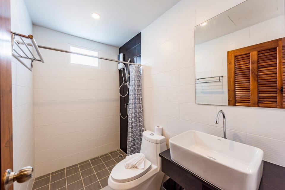 Phuket Marine Poshtel - SHA Plus Hostel in Chalong
