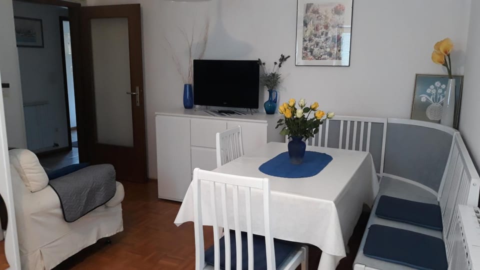 TV and multimedia, Dining area