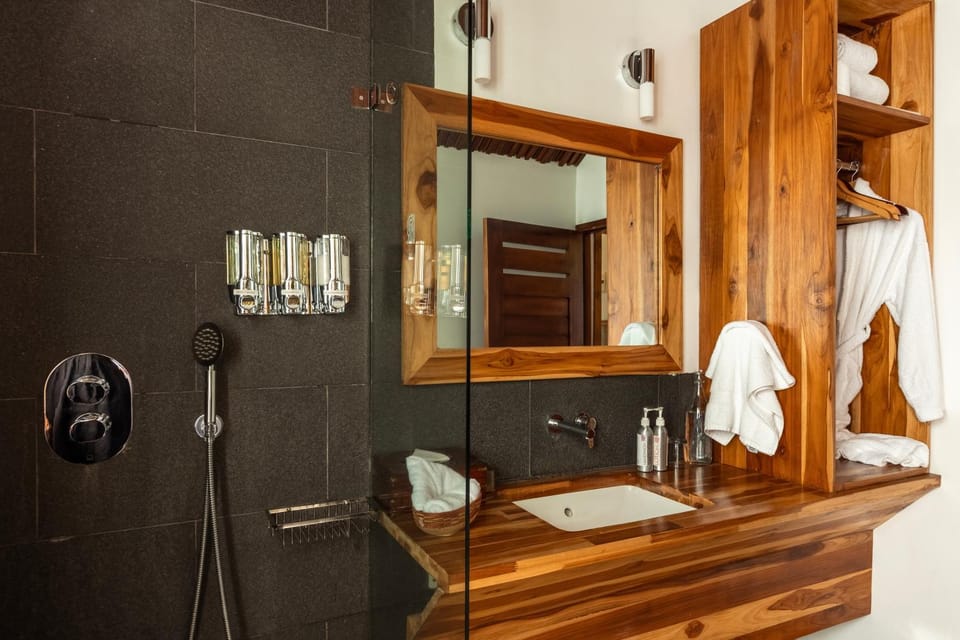 Shower, Bathroom, towels