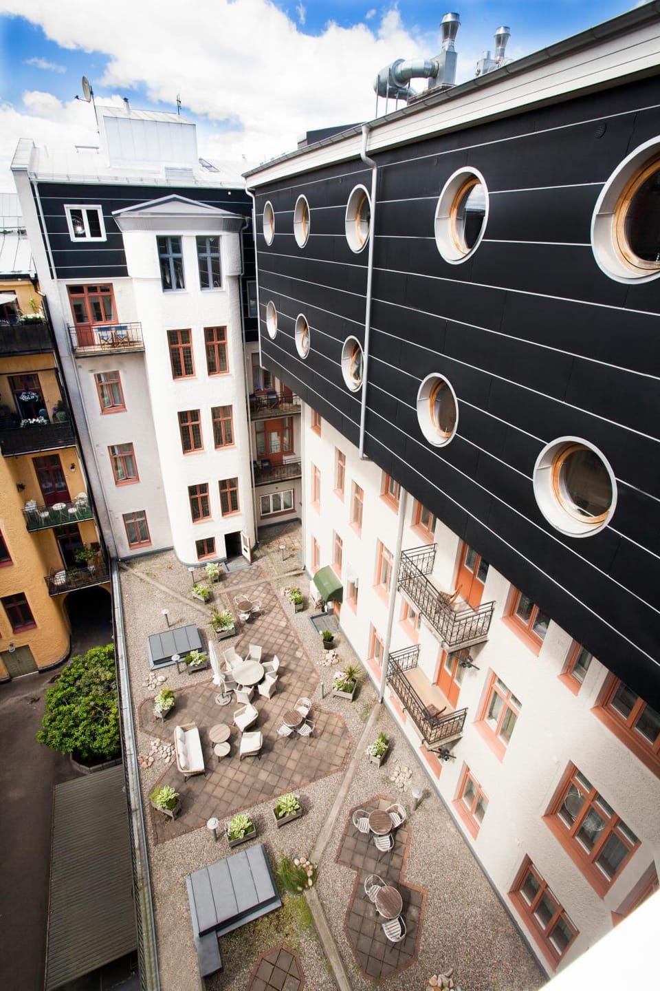 Property building, Day, View (from property/room), Balcony/Terrace