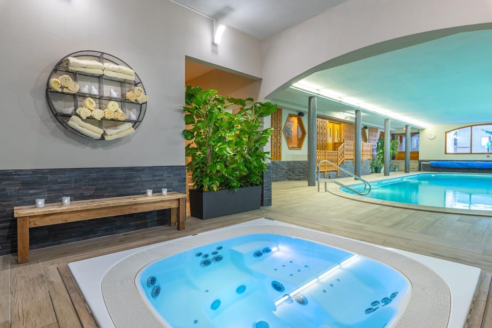 Hot Tub, Area and facilities