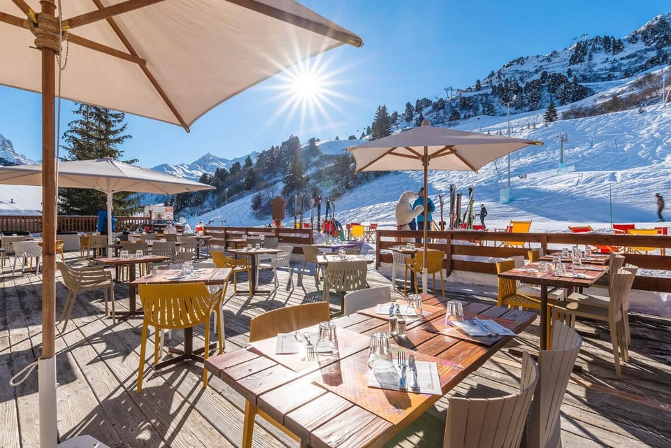 Restaurant/places to eat, Balcony/Terrace