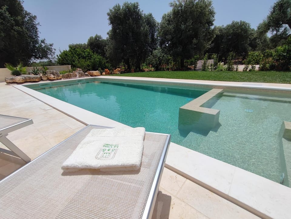 Pool view, Swimming pool, sunbed