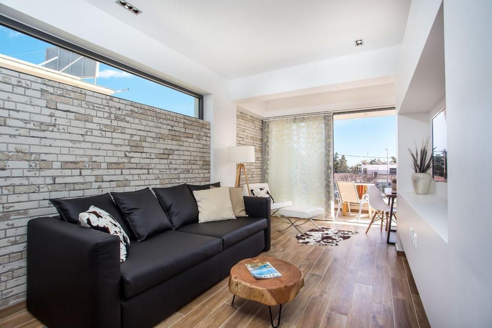 Balcony/Terrace, Living room, Seating area, Street view