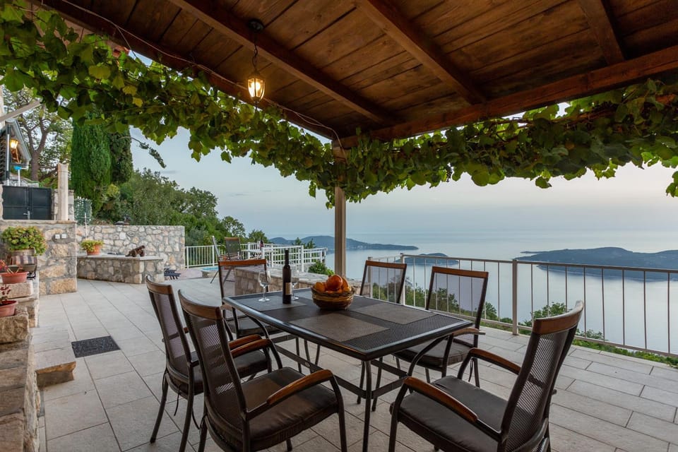 Patio, View (from property/room), Balcony/Terrace, Seating area, Dining area, Sea view