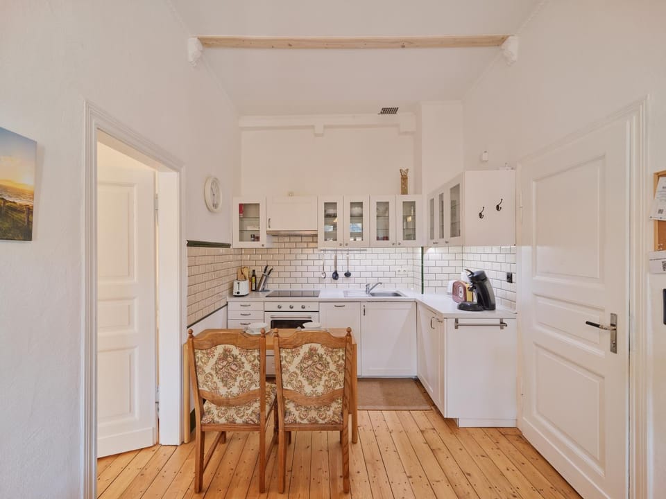 Kitchen or kitchenette, Dining area, dishwasher, stove, toaster