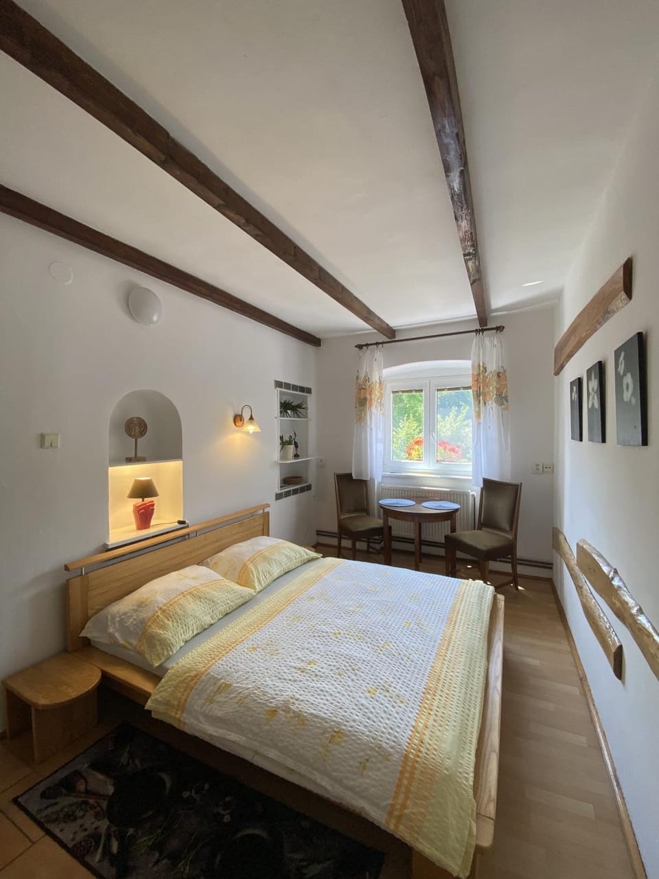 Photo of the whole room