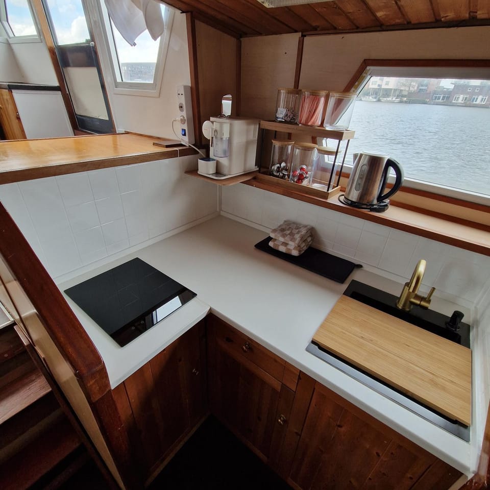 Coffee/tea facilities, Kitchen or kitchenette