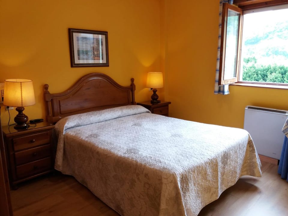 Bed, Photo of the whole room