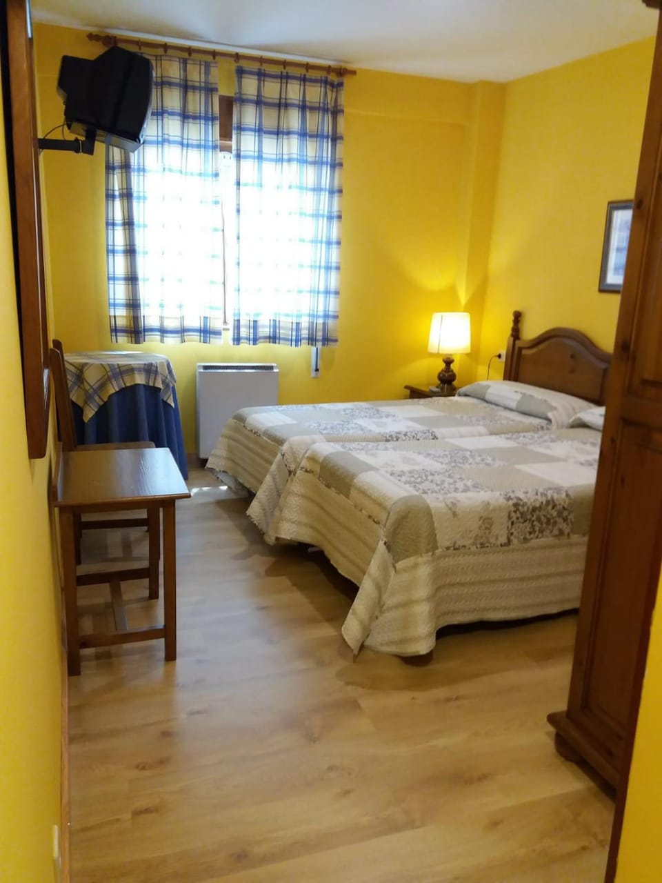 Bed, Photo of the whole room