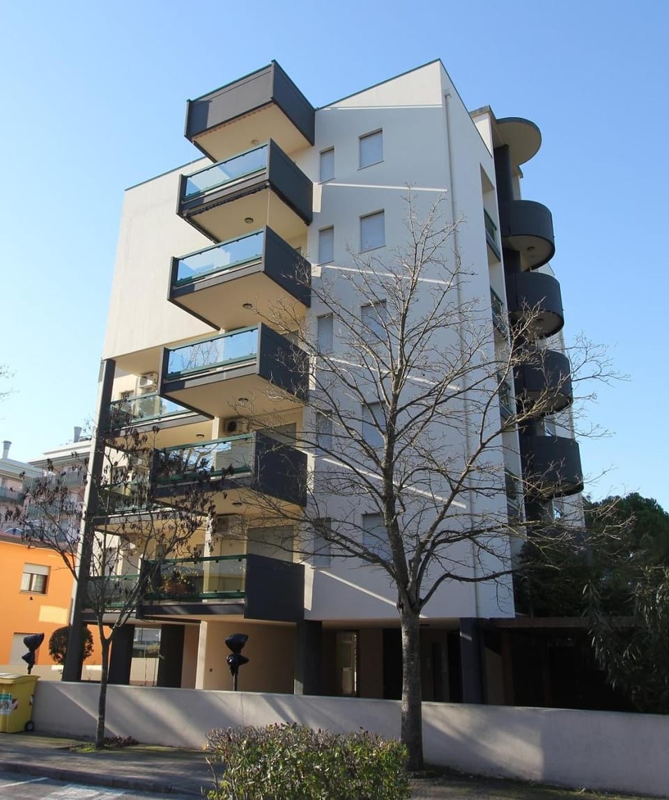 Property building, Facade/entrance