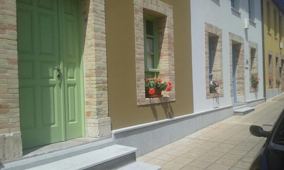 Facade/entrance
