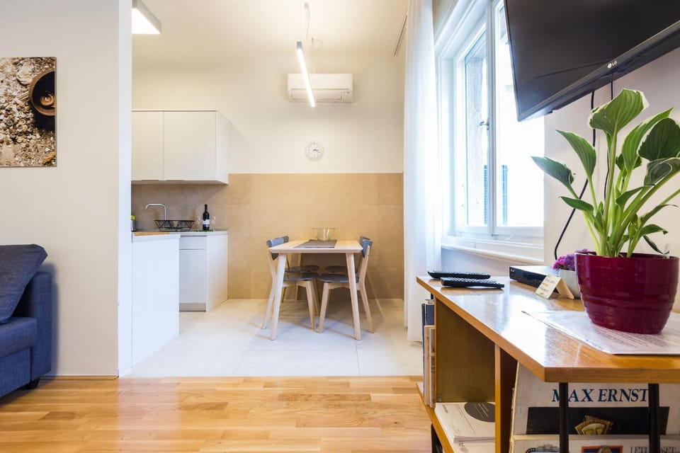 TV and multimedia, Kitchen or kitchenette, Dining area, oven