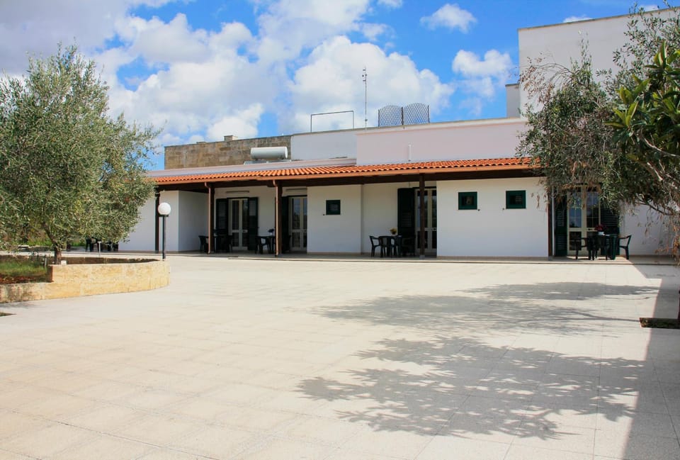 Property building, Patio, Garden, Balcony/Terrace, Garden view