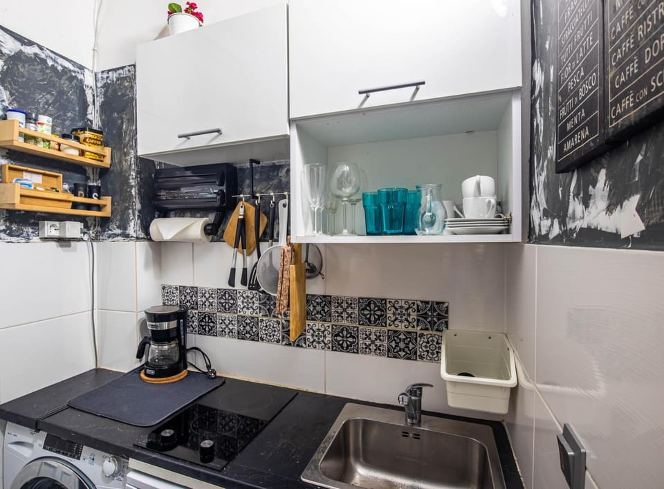 Kitchen or kitchenette, kitchen