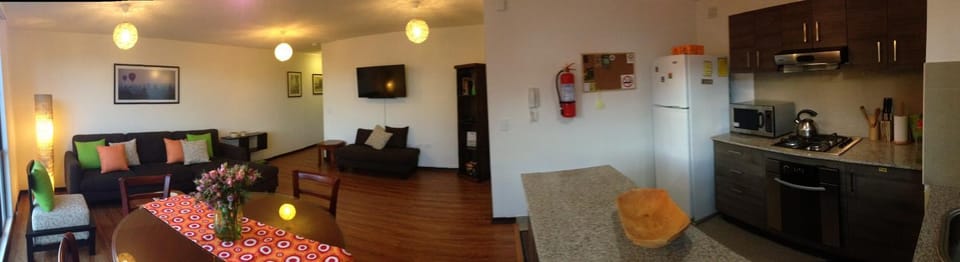 TV and multimedia, Coffee/tea facilities, View (from property/room), Kitchen or kitchenette, Living room, Decorative detail, Seating area, Dining area, On site, Area and facilities