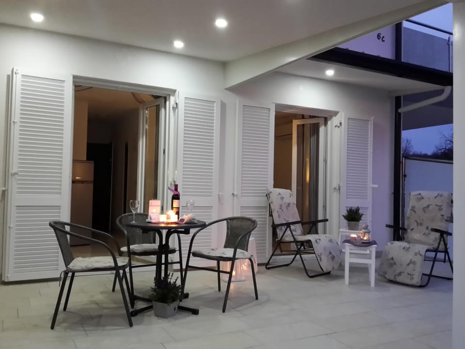 Patio, Balcony/Terrace, Balcony/Terrace, Food and drinks, Seating area, Dining area