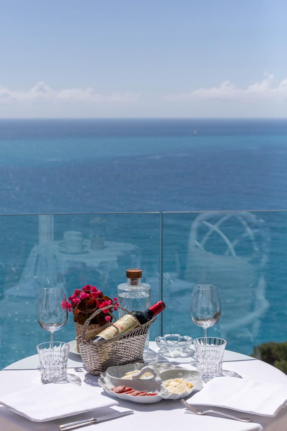 Property building, Restaurant/places to eat, Breakfast