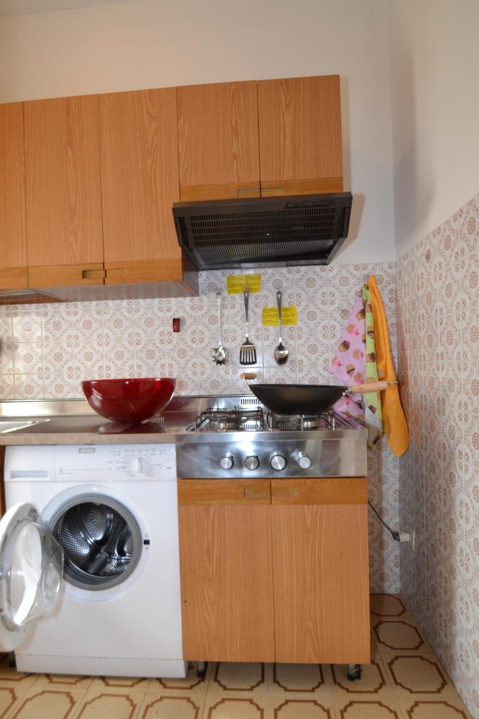Kitchen or kitchenette, stove, washing machine, kitchen