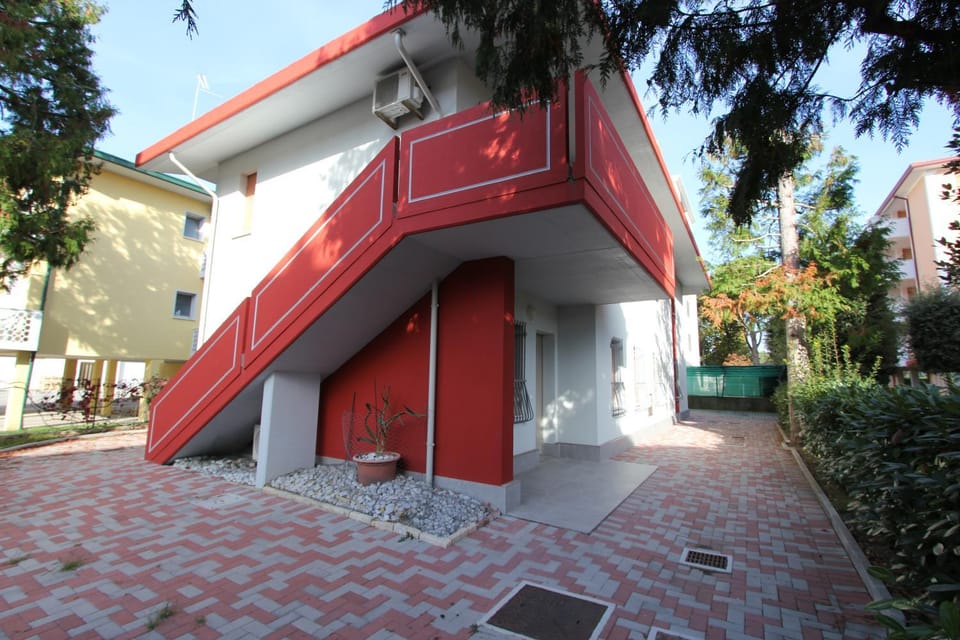 Property building, Facade/entrance, Parking
