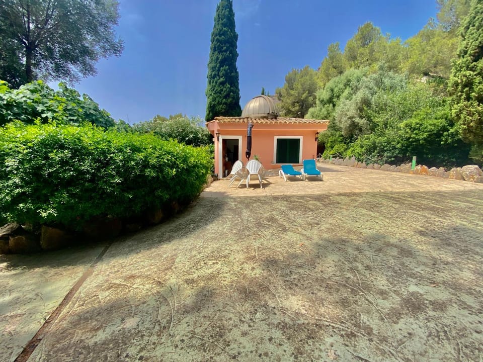 Property building, Day, Natural landscape, Garden, Garden view
