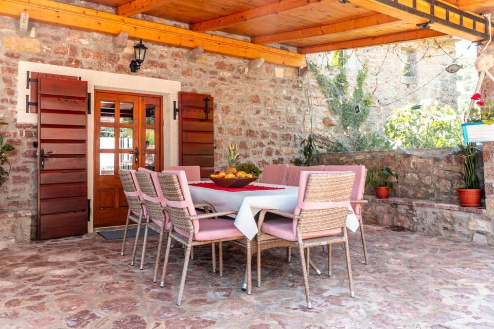 Patio, Dining area