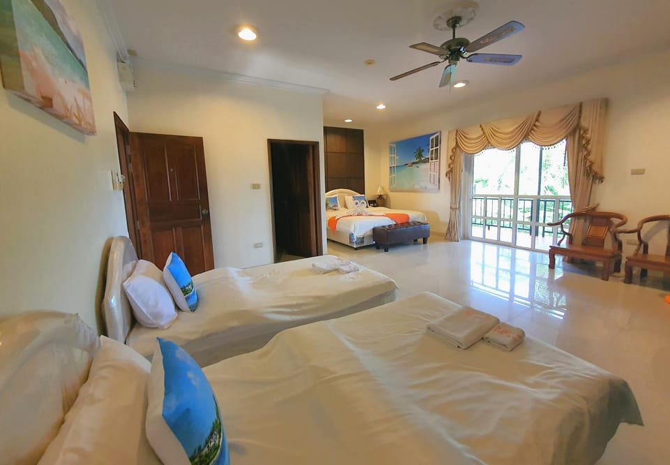 Bed, Photo of the whole room, Bedroom, fireplace