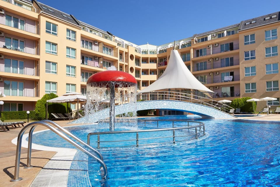 Pool view, Swimming pool
