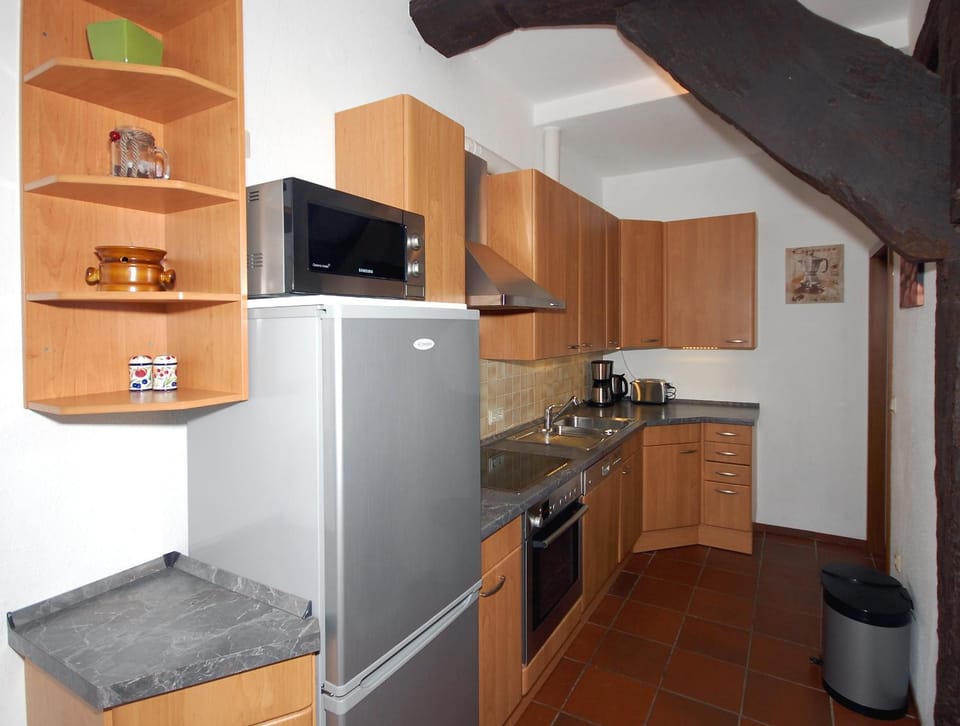 Kitchen or kitchenette, Internal: Not applicable to any particular room