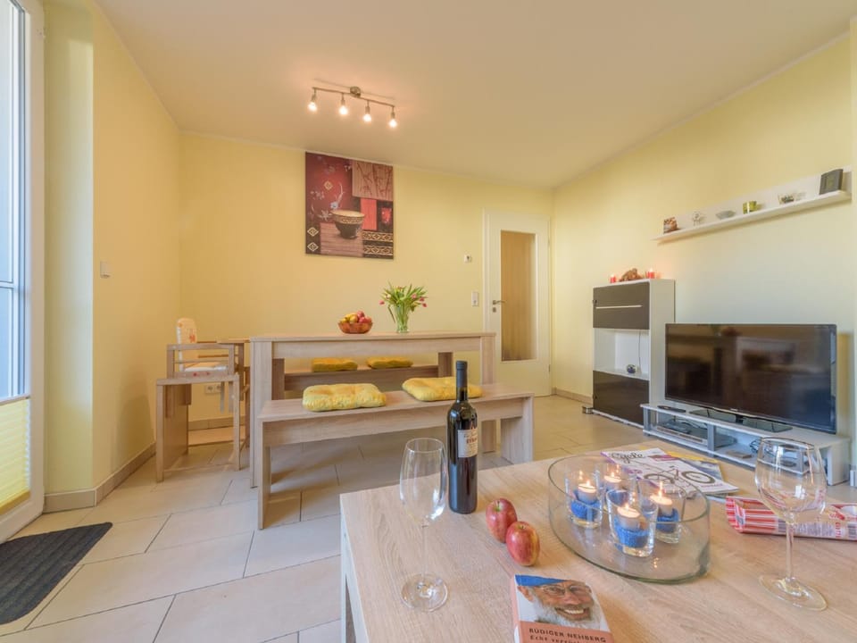 Living room, Photo of the whole room, Decorative detail, Dining area