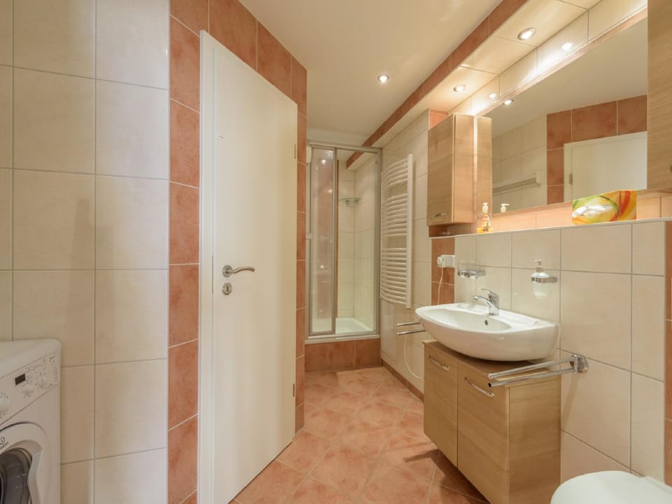 Shower, Toilet, Bathroom, Decorative detail